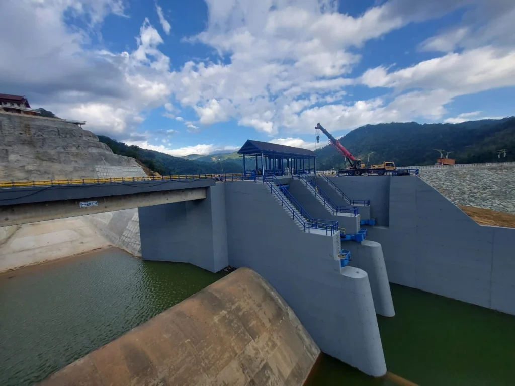 Pengecatan bendungan Bintang Bano, Sumbawa