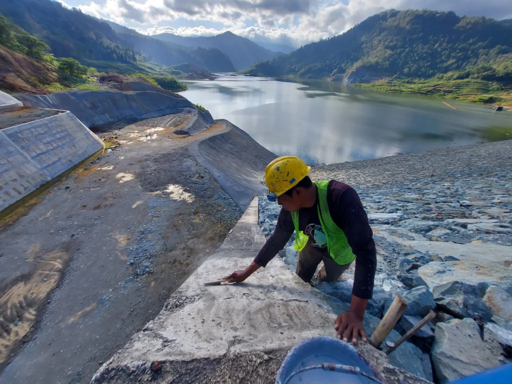 Proses pembersihan dan implementasi lapisan awal cat