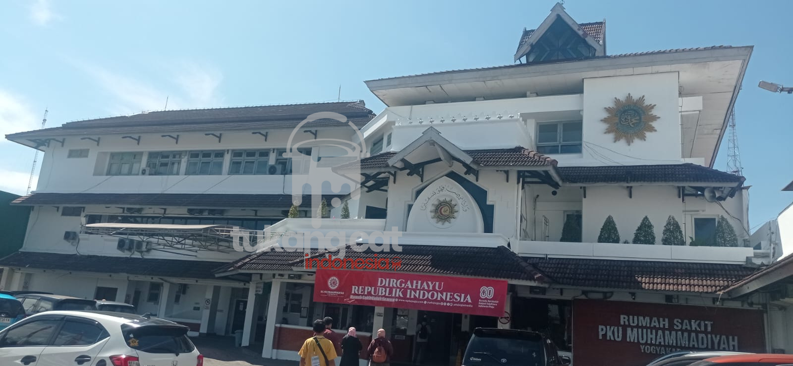 Sentuhan Eksterior Putih Bersih – RS PKU Muhammadiyah Yogyakarta