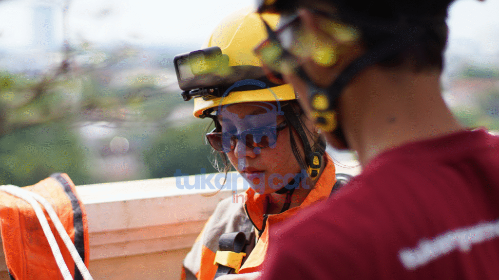 Jasa Pengecatan Gedung Tinggi Profesional Solusi Aman dengan Rope Access 2 3
