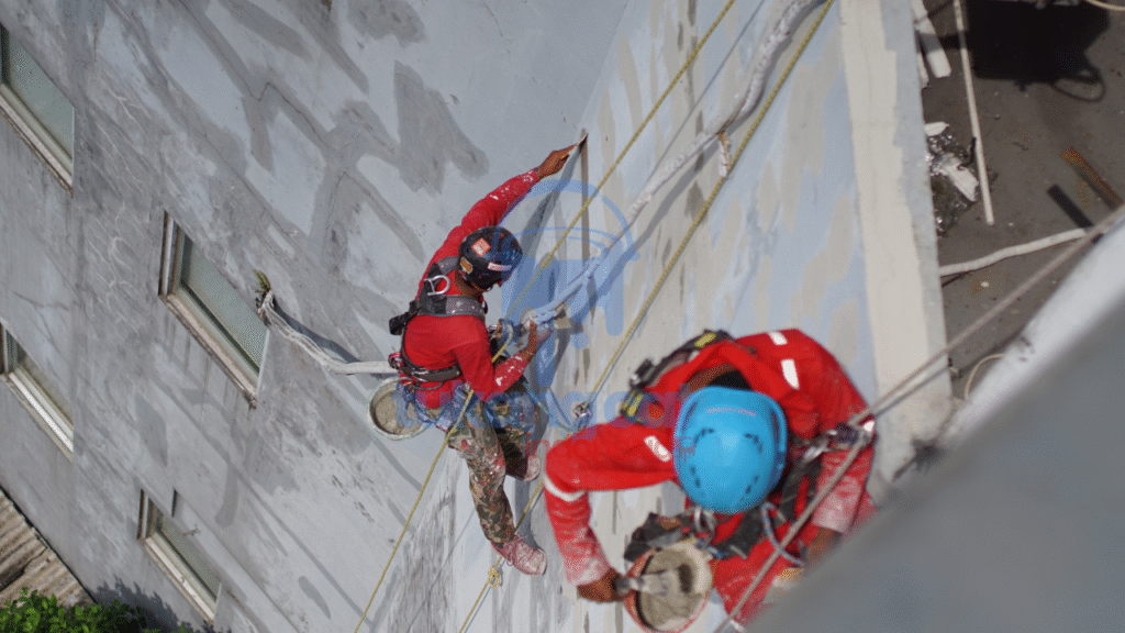 Jasa Pengecatan Gedung Tinggi Profesional Solusi Aman dengan Rope Access 5 6