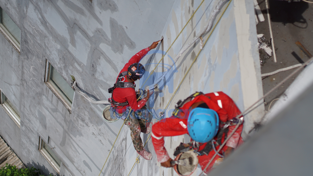 Jasa Pengecatan Gedung Tinggi Profesional Solusi Aman dengan Rope Access