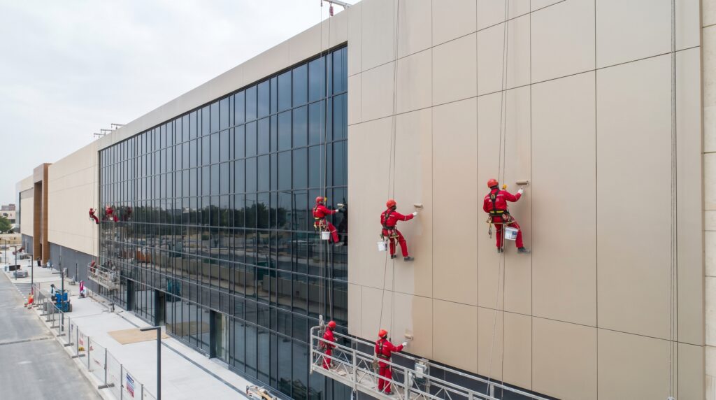 5 Cara Jasa Cat Gedung Kantor Tingkatkan Brand Image - Solusi Perawatan Gedung Komersial Terbaik! 3 Kontraktor cat gedung