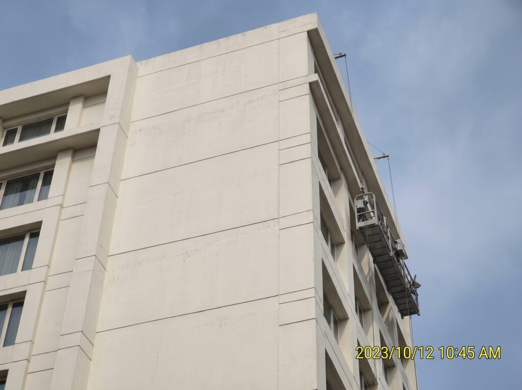 Panduan Memilih Warna Cat Eksterior Gedung Tinggi untuk Menghemat Biaya Listrik (Energy Efficiency) 3 tukang cat indonesia