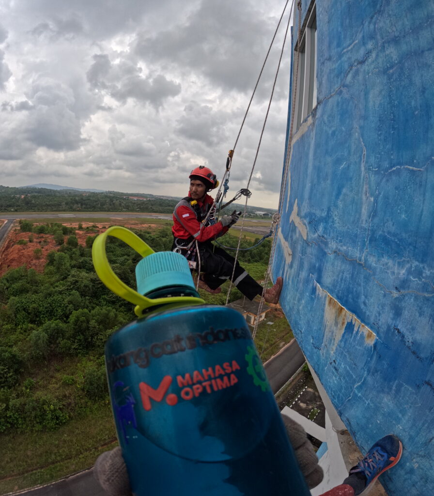Pengecatan Silo, Tangki, dan Cerobong Industri Tanpa Menghentikan Operasional 2 Tukang Cat Indonesia