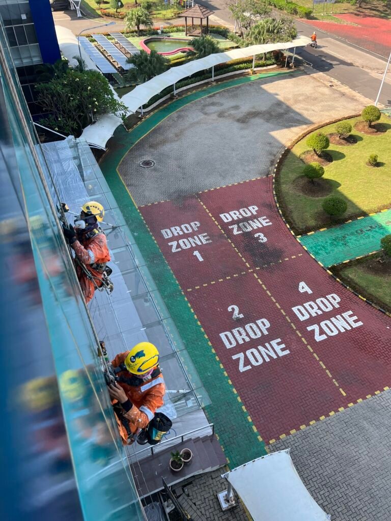 Pengecatan Gedung Industri - Perbedaan Coating untuk Eksterior, Baja, dan Area Produksi 1 IMG 2682 1
